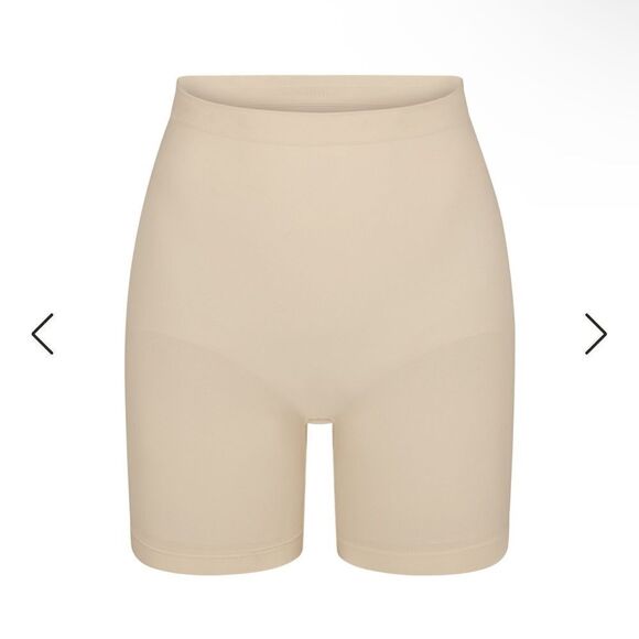 SKIMS NWT mid thigh shorts size M in the color sand - Picture 2 of 5